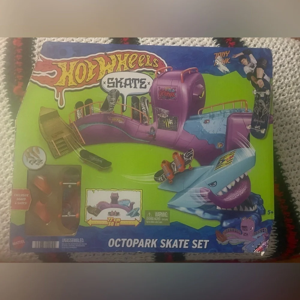 Hot Wheels 2023 Tony Hawk Octopark Skate Set Playset Fingerboard & Shoes NEW